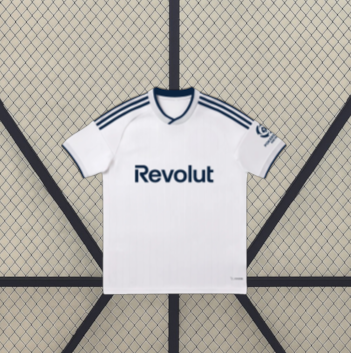 Camiseta Como 26-27 visitante vista frontal en blanco con cuello azul marino y líneas oscuras sobre los hombros
