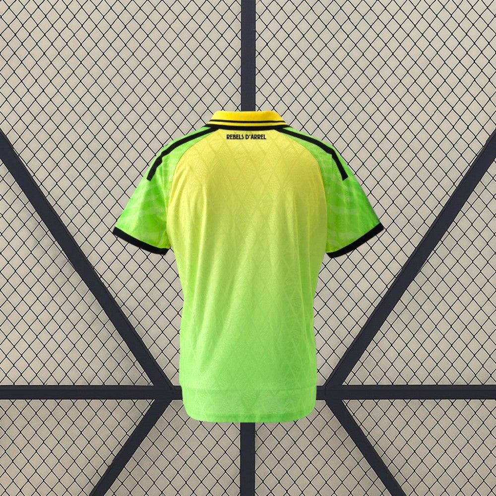 Vista trasera de la camiseta RCD Espanyol 26-27 tercera equipación con degradado amarillo y verde, patrón tonal y hombros negros