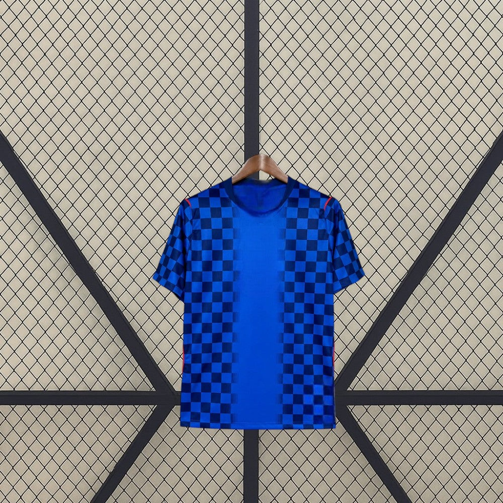 Camiseta Croacia 26-27 Visitante Mundial 2026 vista frontal en azul con cuadros laterales