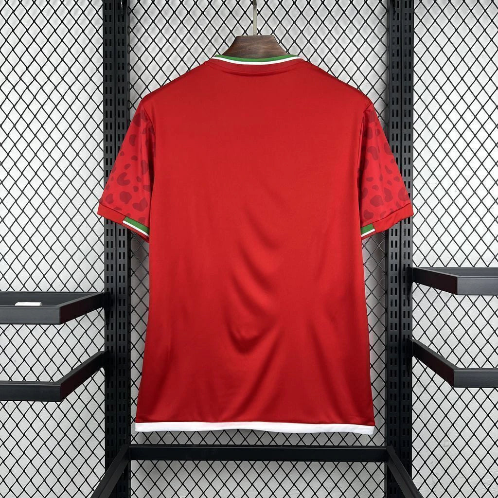 Vista trasera de la camiseta Irán 26-27 visitante en color rojo