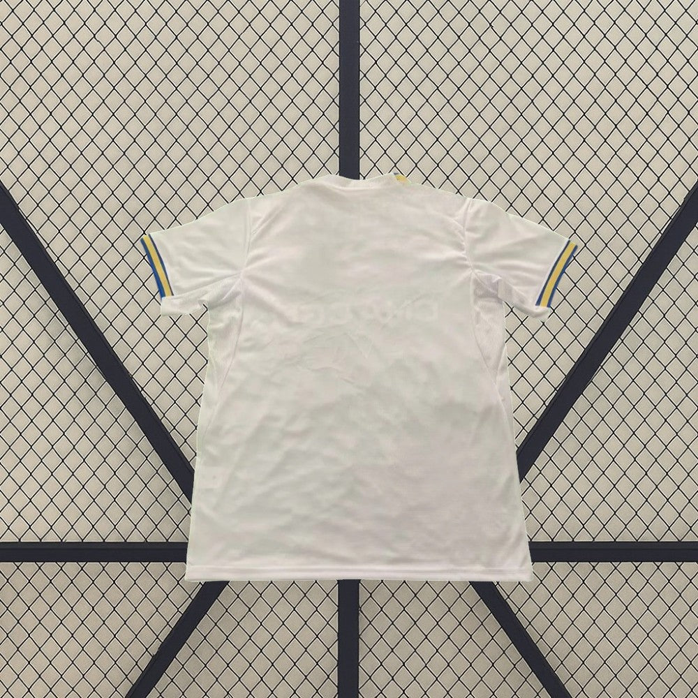 Camiseta Marseille 26-27 local vista trasera blanca con mangas perfiladas en azul y amarillo