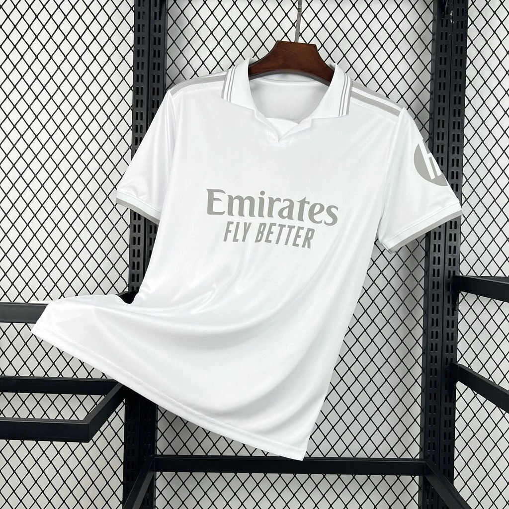 Camiseta R.M. 26-27 Edición Especial Aniversario 125 años vista frontal en color blanco