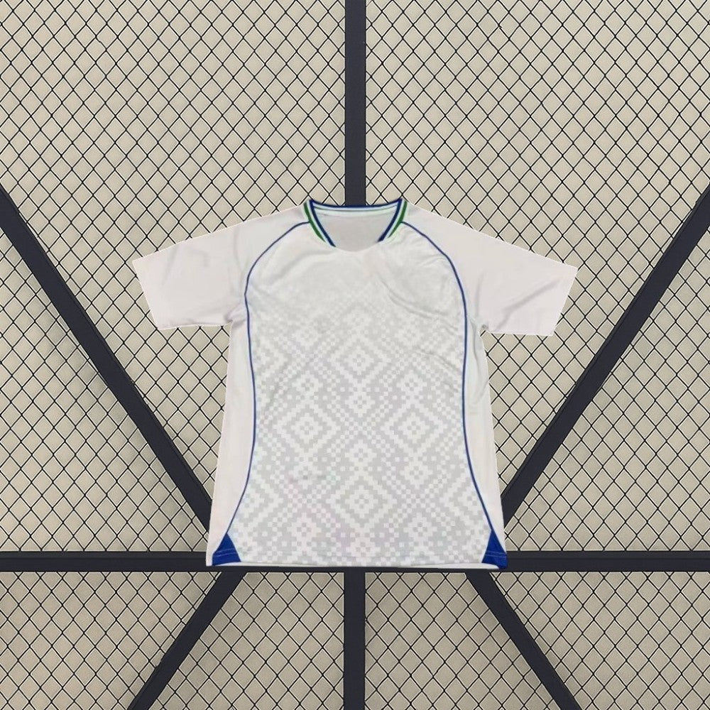 Detalle frontal de la camiseta Uzbekistán 26-27 visitante Mundial 2026 con patrón geométrico y cuello verde y azul