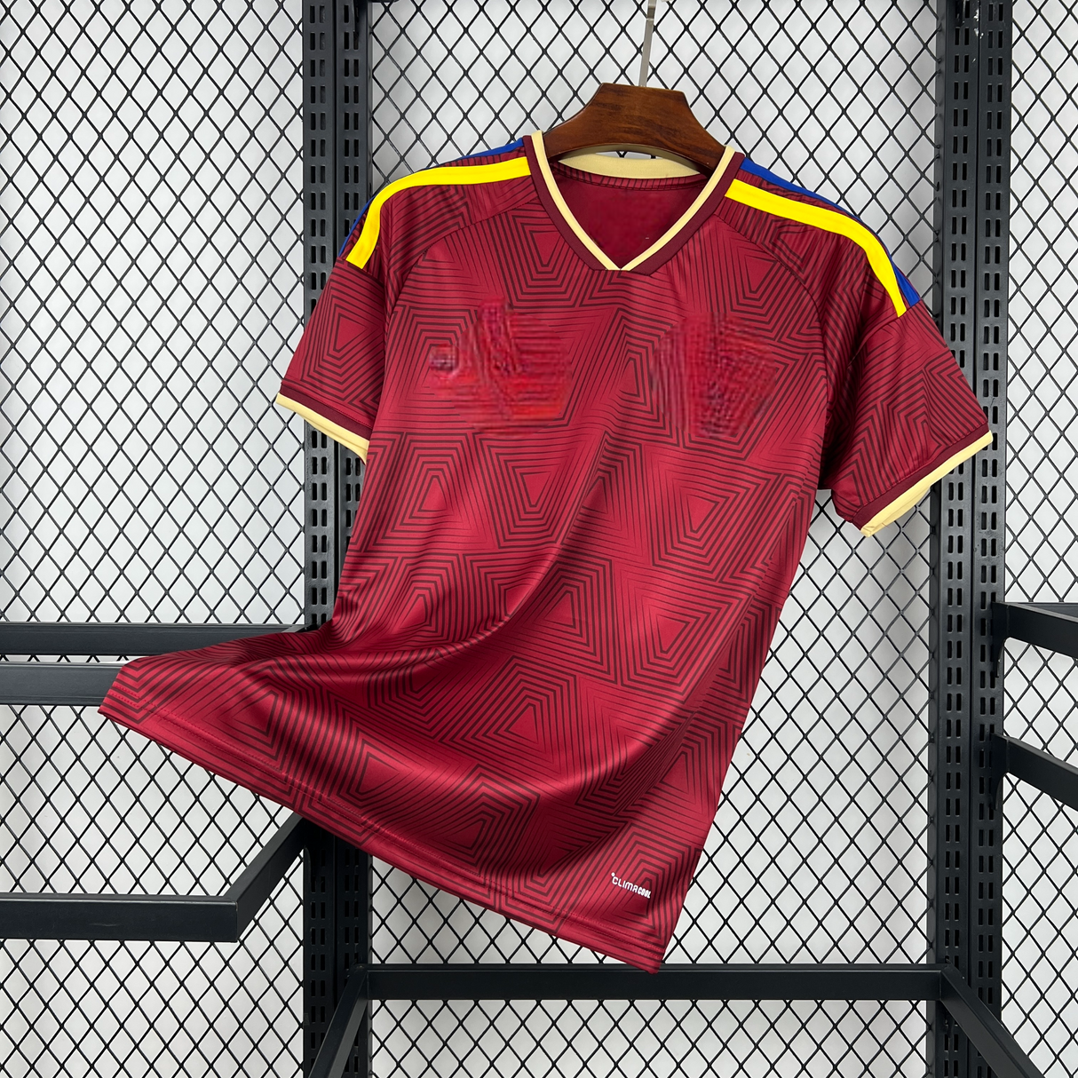 Camiseta Venezuela 26-27 Local Mundial 2026 vista frontal en color vino