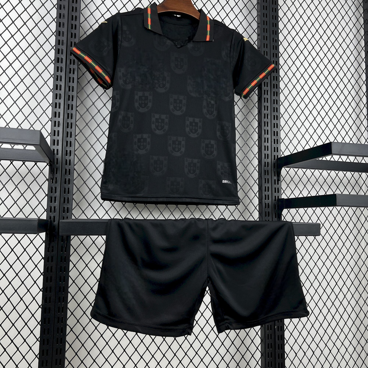 Conjunto Equipación Portugal 25-26 Niño Pantera Negra con camiseta y pantalón negro