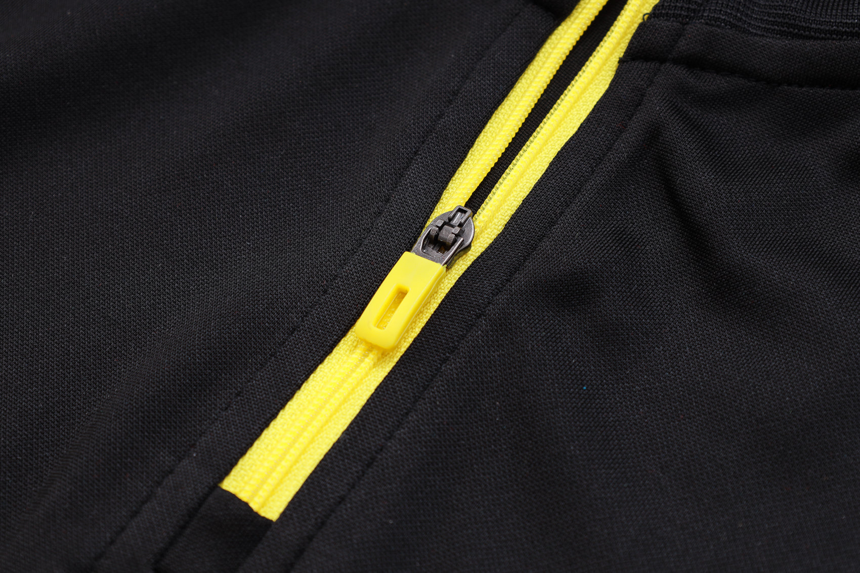Chandal Bayern Munich 23-24, media cremallera, Modelo 3