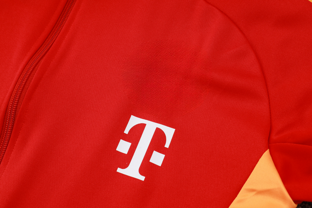 Chandal Bayern Munich 24-25, cremallera completa, Modelo 1
