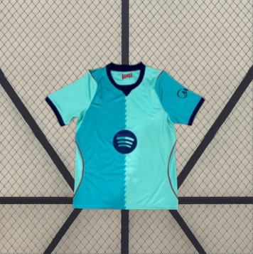 Camiseta Barcelona 26-27 tercera equipación vista frontal en verde agua y turquesa con diseño bicolor y detalles azul marino