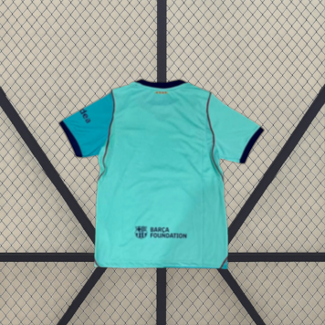 Camiseta Barcelona 26-27 tercera equipación vista trasera en verde agua con ribetes azul marino y paneles laterales a contraste