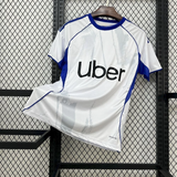 Camiseta Como 25-26 visitante vista frontal en blanco con cuello y paneles azules