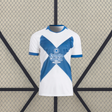 Camiseta Deportivo La Coruña 26-27 tercera equipación vista frontal en blanco con gran aspa azul y cuello y puños a contraste