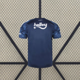 Camiseta Fenerbahçe 26-27 tercera equipación vista trasera en azul marino con patrón azul en hombros y mangas