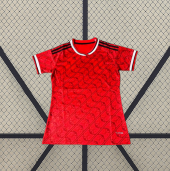Camiseta Flamengo 26-27 tercera equipación mujer vista frontal en rojo con patrón tonal, detalles negros en hombros y remates claros en mangas