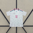 Camiseta Inter Miami 26-27 tercera equipación vista frontal en blanco con patrón geométrico tonal y detalles rosa, negro y turquesa en cuello y hombros