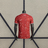 Camiseta Liverpool 26-27 local Player Version vista trasera en rojo con patrón geométrico claro y ribetes blancos en cuello y mangas