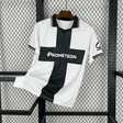Camiseta Parma 25-26 local vista frontal en blanco con gran cruz negra y cuello tipo polo