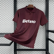 Camiseta Porto 26-27 visitante en color granate oscuro con cuello polo y patrocinador Betano en el pecho