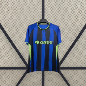 Camiseta Real Betis 26-27 tercera equipación vista frontal desplegada con franjas azules y negras y paneles laterales verde lima