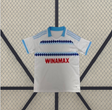 Camiseta Strasbourg 26-27 visitante vista frontal en blanco con cuello y mangas azul celeste y franjas geométricas azules en el pecho