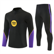 Chándal Barcelona 26-27 Modelo 2 con sudadera negra de media cremallera y pantalón negro con detalles morados y amarillos