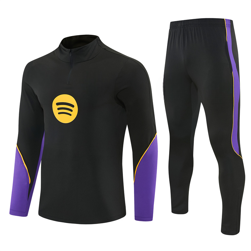 Chándal Barcelona 26-27 Modelo 2 con sudadera negra de media cremallera y pantalón negro con detalles morados y amarillos