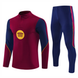 Chándal Barcelona 26-27 Modelo 3 con sudadera granate de media cremallera y pantalón azul con detalles laterales granates y amarillos