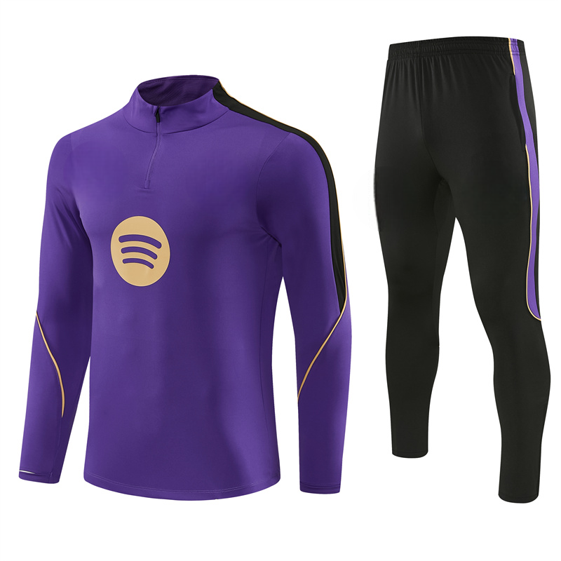 Chándal Barcelona 26-27 Modelo 4 con sudadera morada de media cremallera y pantalón negro con detalle lateral morado