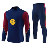 Chándal Barcelona 26-27 Modelo 5 con sudadera azul marino de media cremallera y pantalón azul con detalles laterales granates y amarillos
