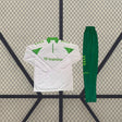 Chándal Real Betis 26-27 Modelo 1 con parte superior blanca de media cremallera, paneles verdes y pantalón largo verde