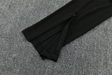 Detalle de la cremallera en el bajo del pantalón negro del chándal Barcelona 26-27 Modelo 1