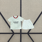 Equipación AC Milan 26-27 visitante para niño con camiseta clara de manga corta y pantalón corto a juego