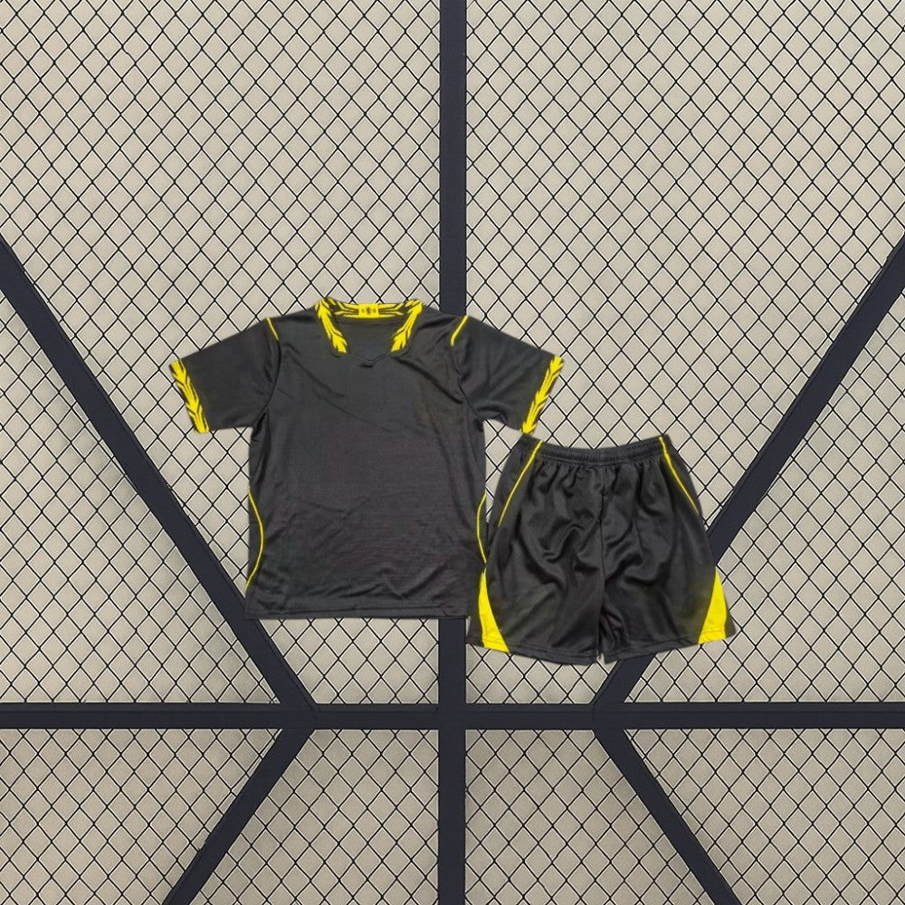 Equipación Chelsea 26-27 Visitante de niño con camiseta y pantalón oscuros y detalles amarillos en cuello, mangas y laterales
