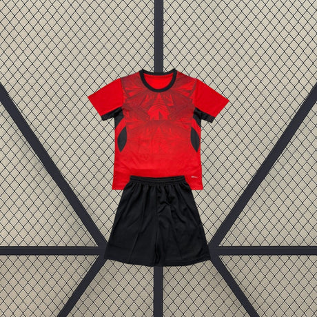 Equipación Egipto 26-27 Local de niño con camiseta roja de gráfico geométrico y pantalón corto negro para el Mundial 2026
