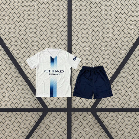 Equipación Manchester City 26-27 3ª de niño con camiseta blanca de franja vertical azul y pantalón azul marino