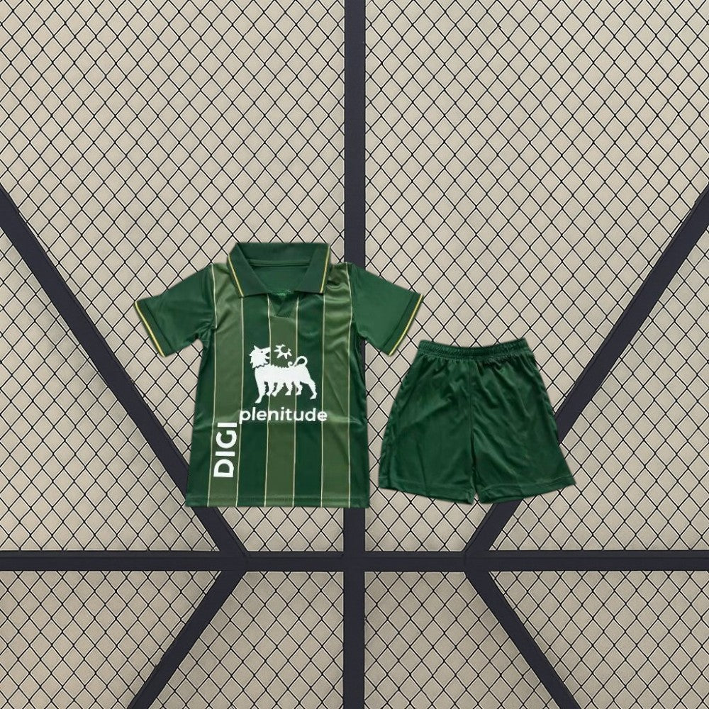 Equipación Racing Santander 26-27 Visitante de niño con camiseta verde de cuello polo y pantalón corto verde a juego