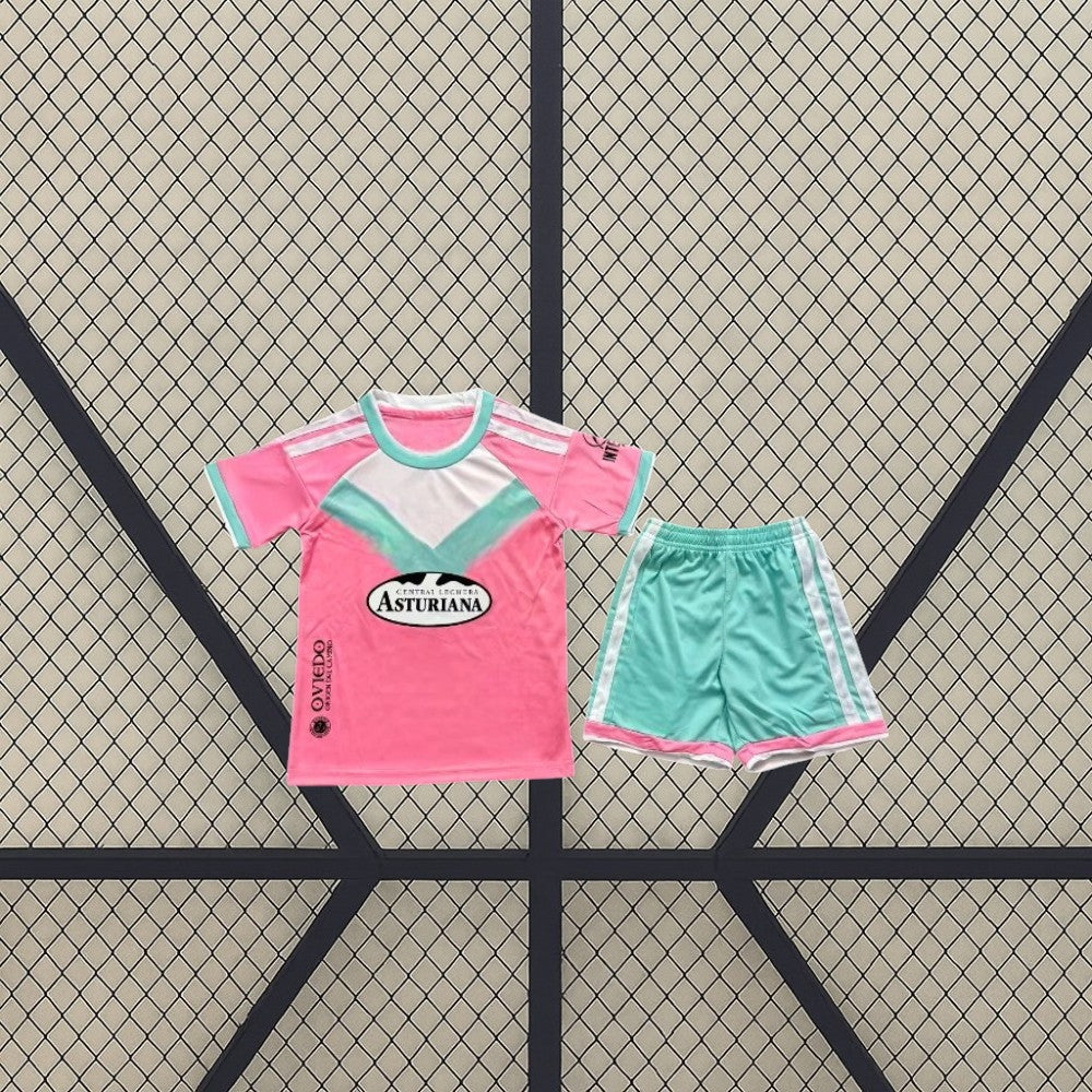Equipación Real Oviedo 26-27 visitante infantil con camiseta rosa de panel blanco y menta y pantalón corto verde menta con franjas blancas