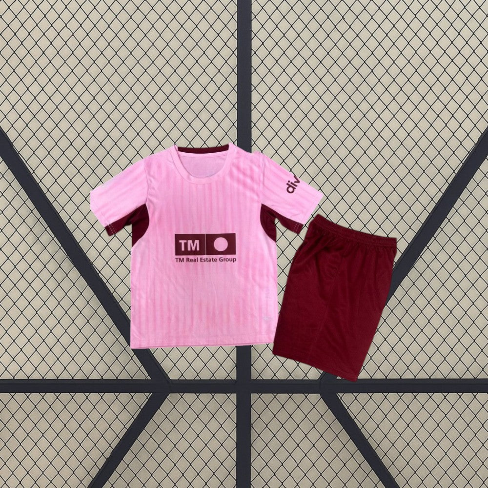 Equipación Valencia 26-27 tercera equipación infantil con camiseta rosa claro de manga corta y pantalón corto granate