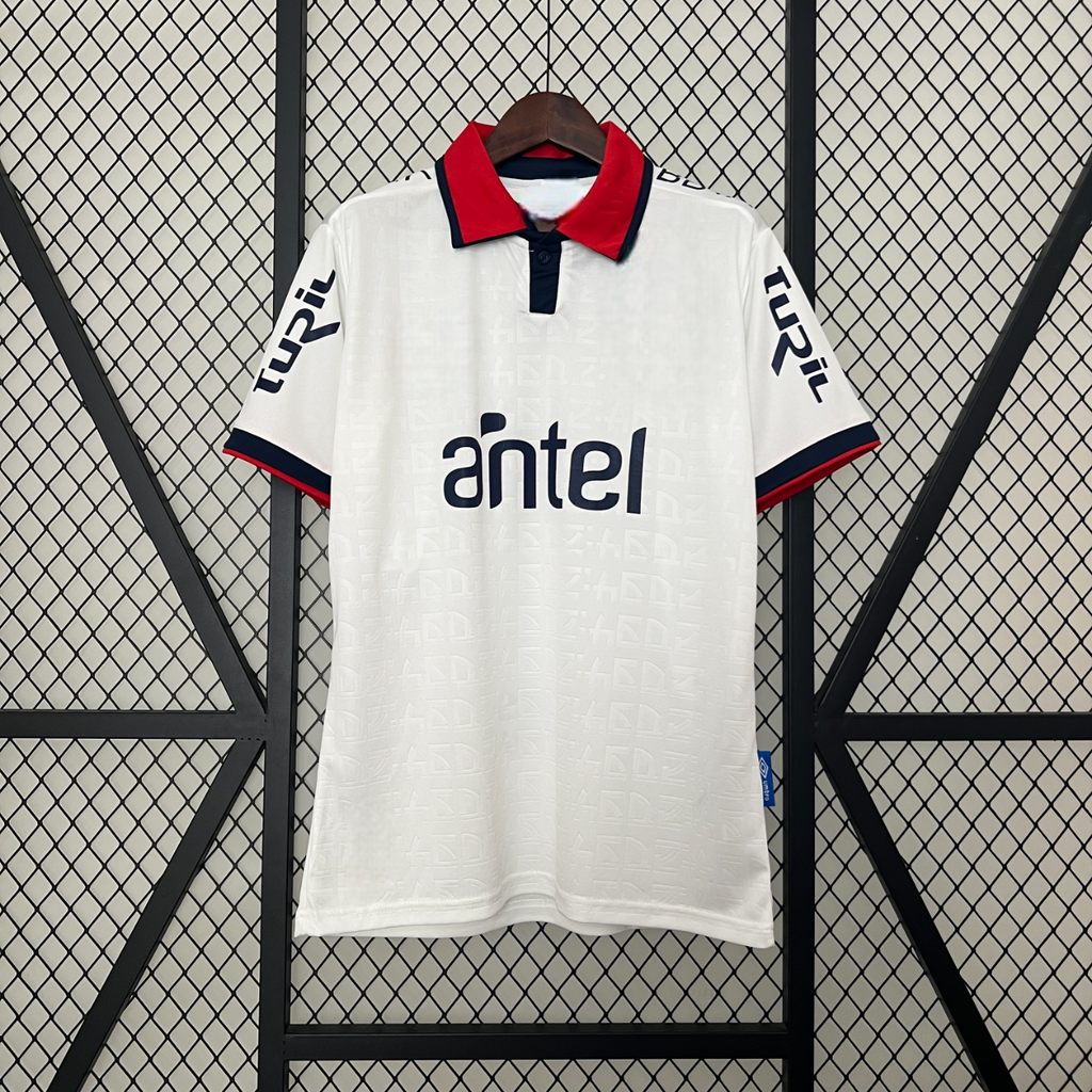 Camiseta Nacional 24-25, Local