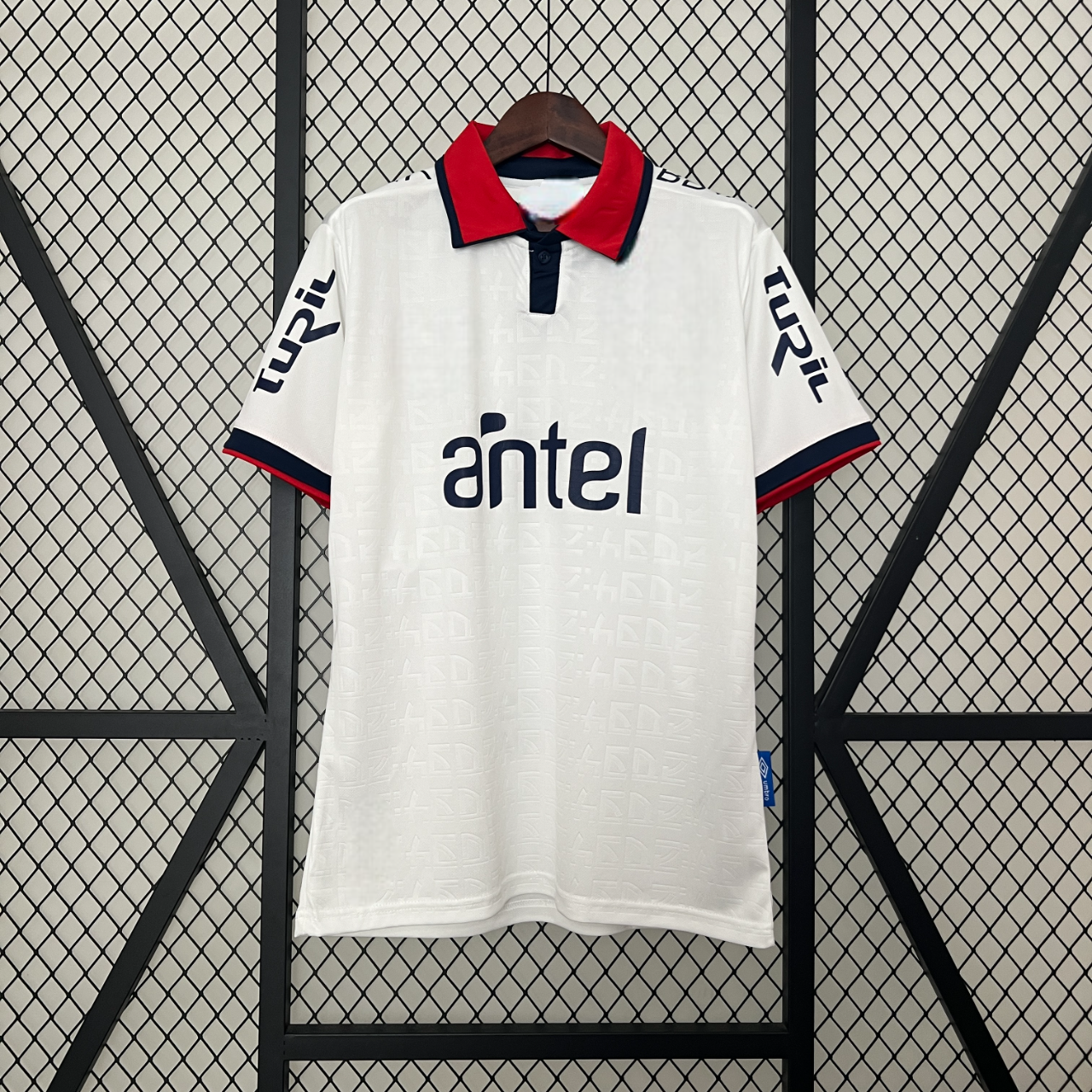 Camiseta Nacional 24-25, Local