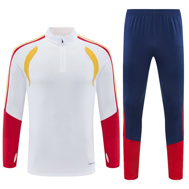 Vista frontal completa del Chándal España 26-27 Modelo 4 con chaqueta blanca de media cremallera y pantalón a juego