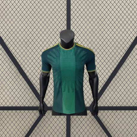 Vista frontal de la camiseta Argentina 26-27 de portero edición conmemorativa de Lionel Messi en versión Player, en tonos verdes