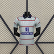 Vista frontal de la camiseta Atlético de Madrid 26-27 3ª equipación Player Version gris verdosa con franjas horizontales y cuello azul marino