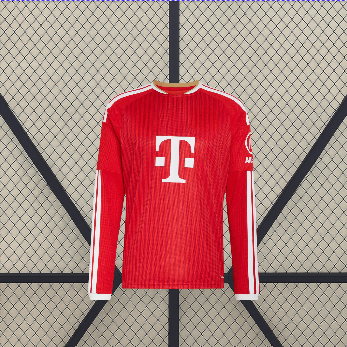 Vista frontal de la camiseta Bayern Munich 26-27 local de manga larga en rojo, con cuello redondo y detalles blancos en hombros y mangas