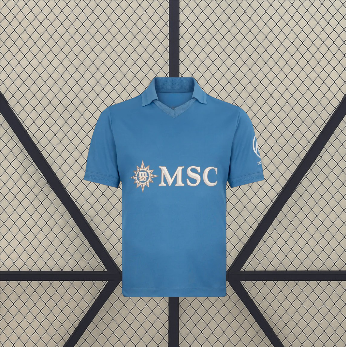 Vista frontal de la camiseta Napoli 26-27 local en azul celeste con cuello tipo polo y manga corta