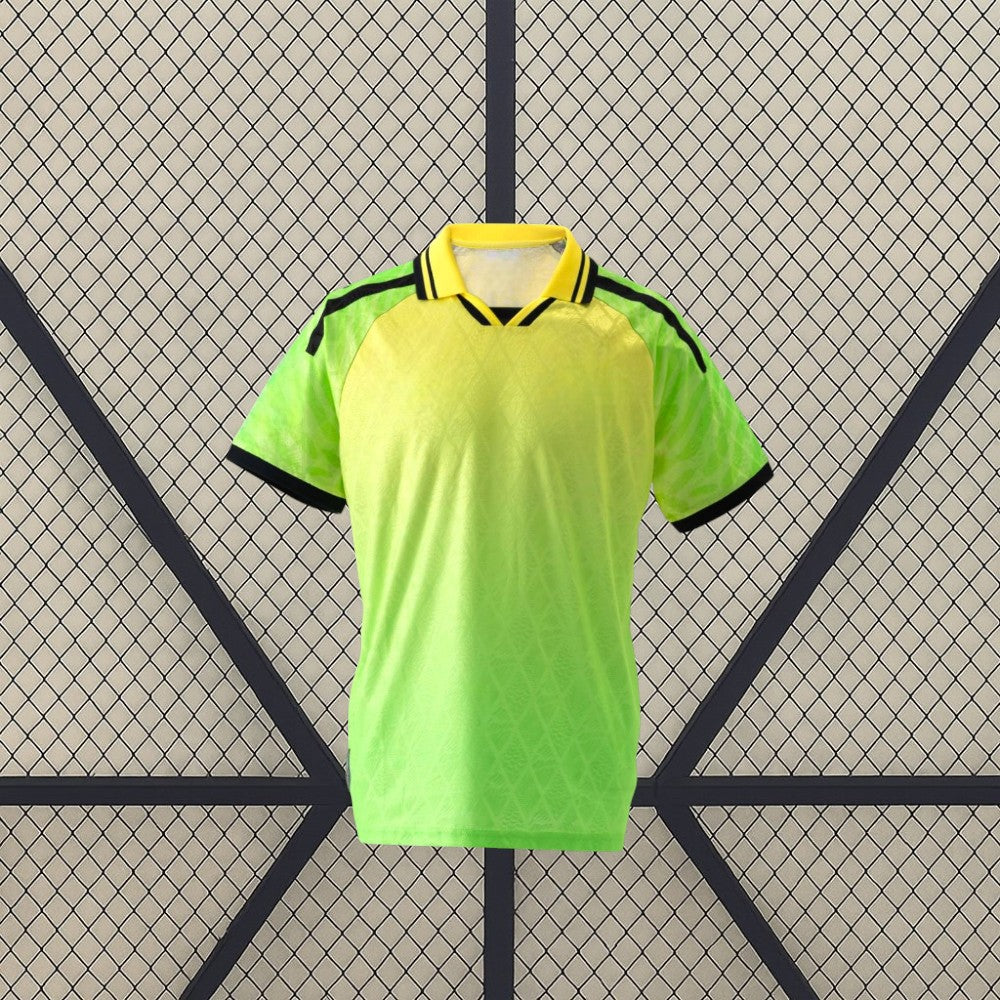 Vista frontal de la camiseta RCD Espanyol 26-27 tercera equipación en amarillo y verde lima con cuello polo y detalles negros