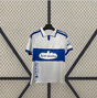 Vista frontal de la camiseta Real Oviedo 26-27 tercera equipación en blanco, con banda azul, cuello tipo polo y manga corta