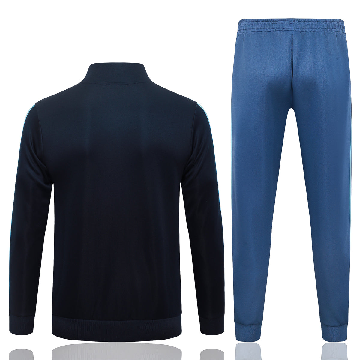 Vista trasera del chándal Argentina 26-27 Modelo 1 con chaqueta azul marino y pantalón largo azul celeste