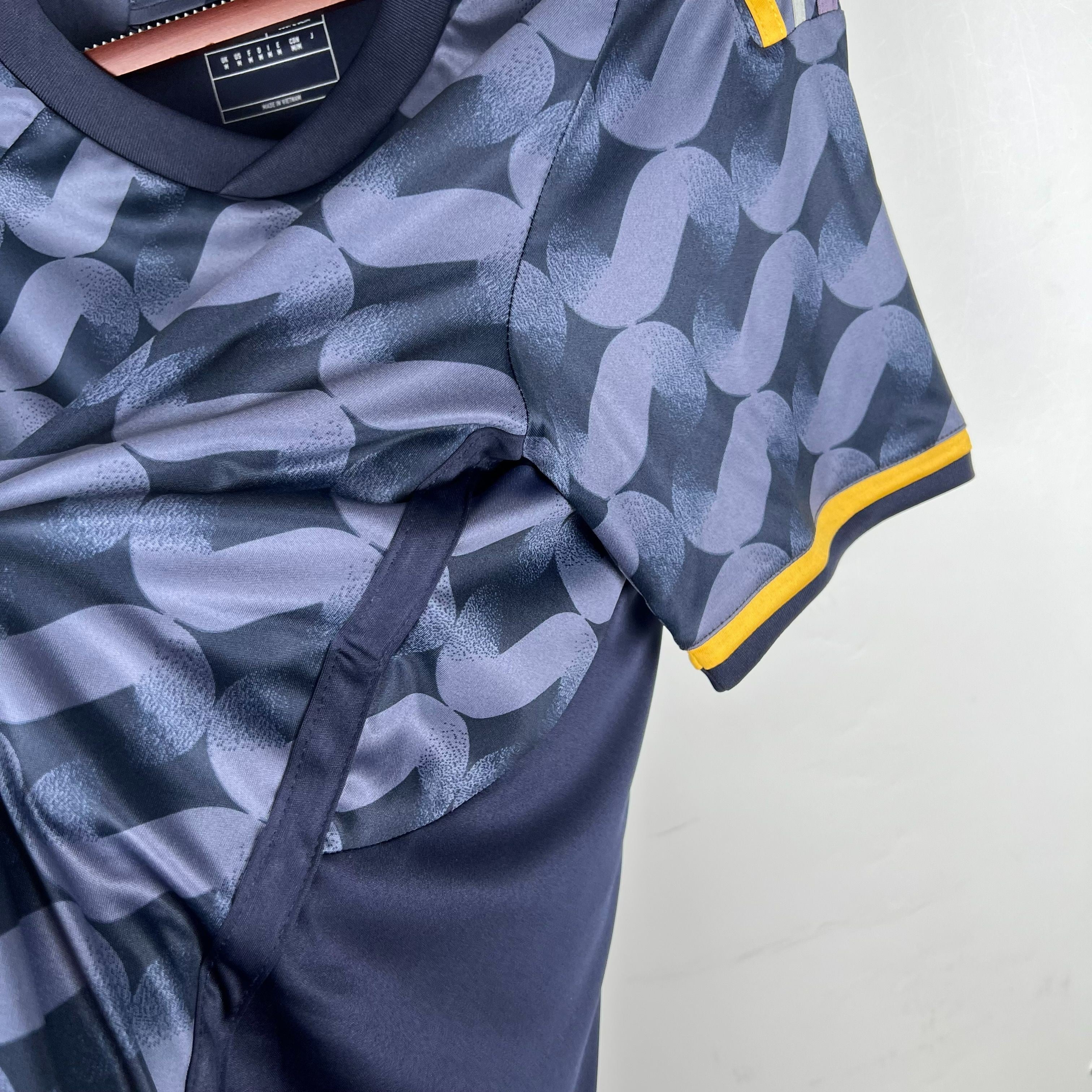 Camiseta R.M. 23-24, Visitante