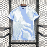 Espalda de la camiseta Ajax 26-27 tercera equipación con patrón abstracto y tres X en la nuca