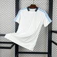 Camiseta Argentina 26-27 casual edición especial vista frontal en blanco con líneas celestes